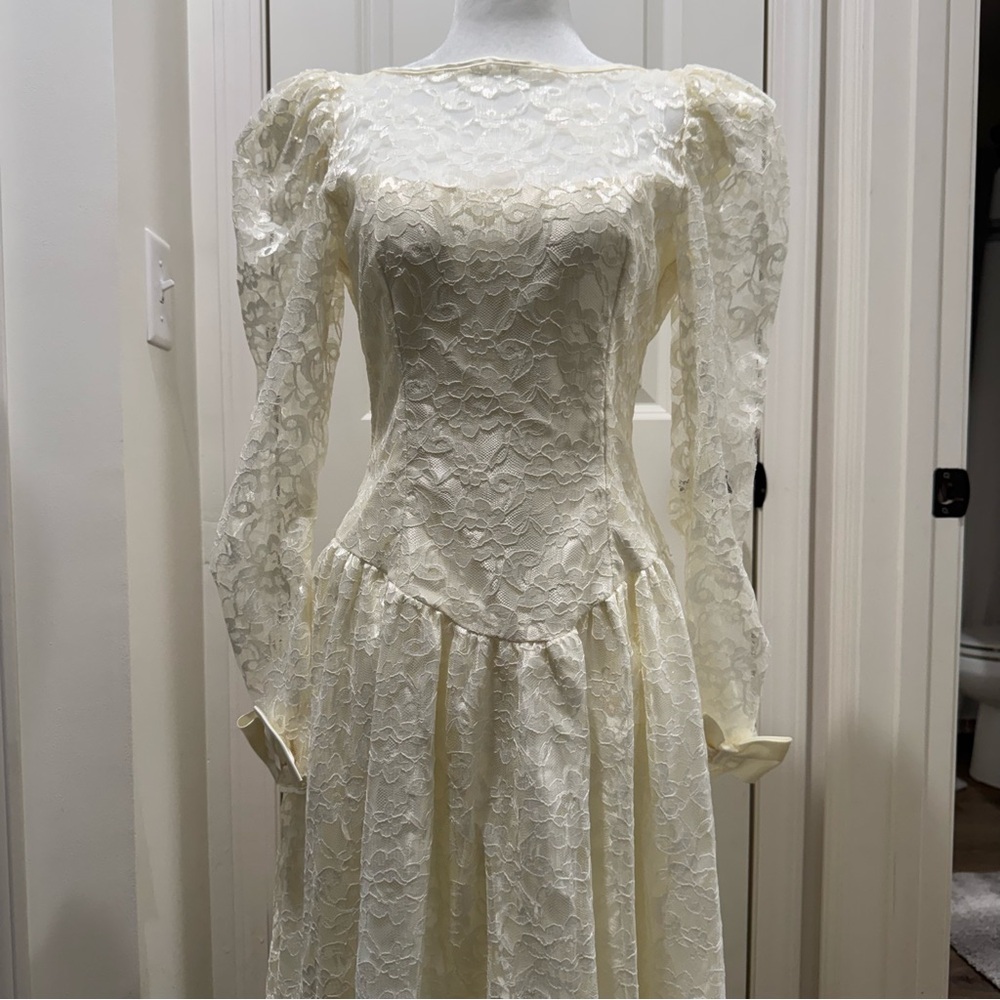 Vintage Alfred Angelo Wedding Dress - Picture 3 of 13